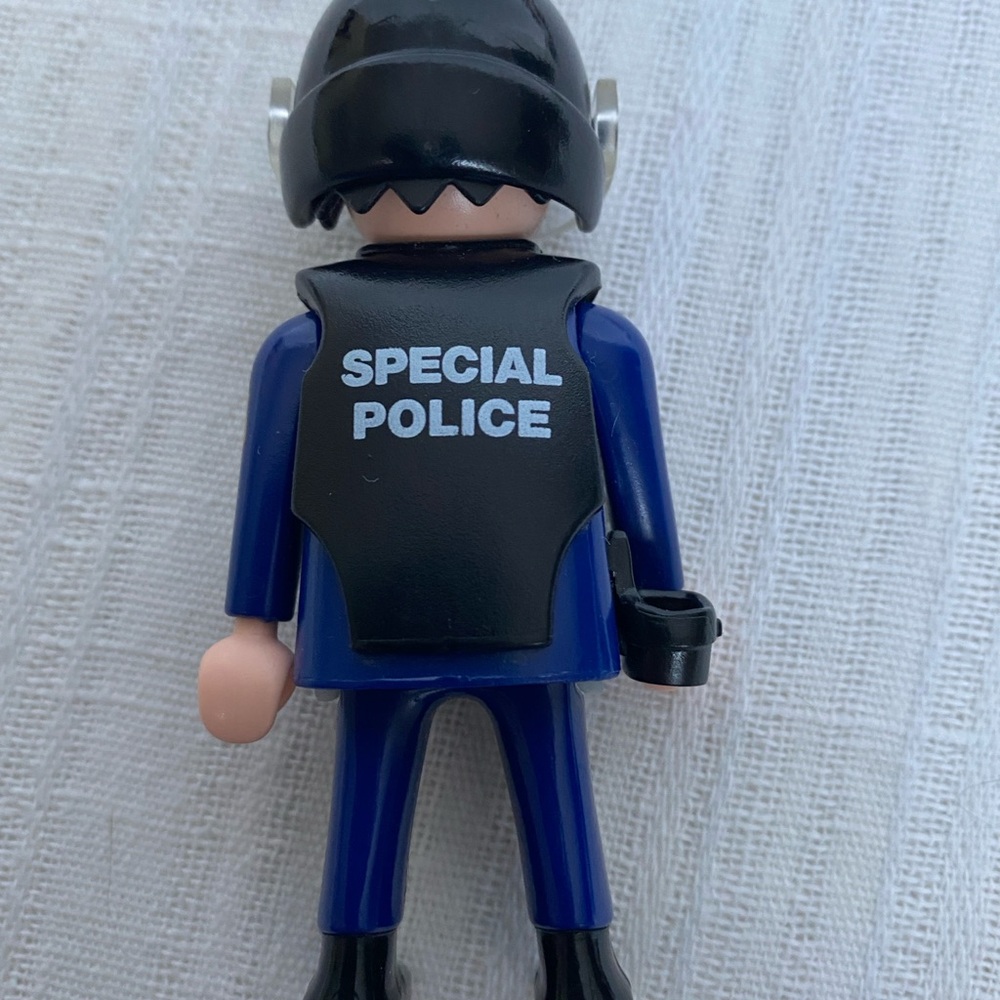 PLAYMOBIL Special Police SWAT Set - 2 Figures With German Shepherd & Accessories - Picture 5 of 8